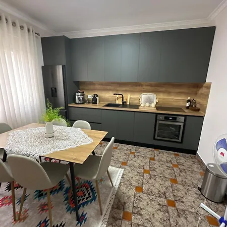 Appartement Cozy In Tirana, Albania *