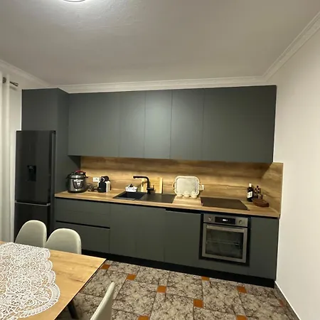 Appartement Cozy In Tirana, Albania *