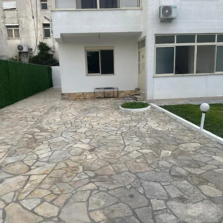 Appartement Cozy In Tirana, Albania *